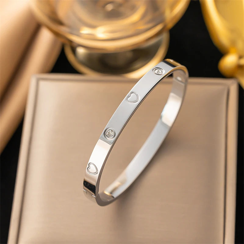 Heart Zircon Bangle