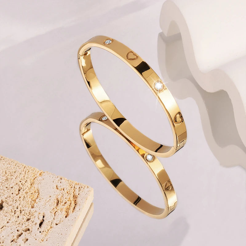 Heart Zircon Bangle