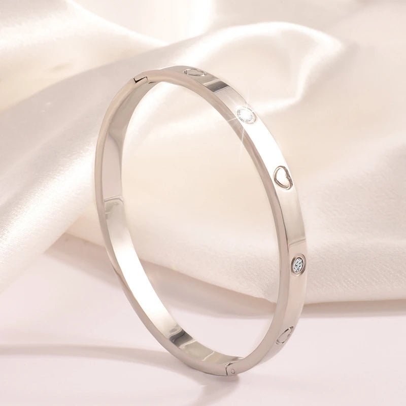 Heart Zircon Bangle