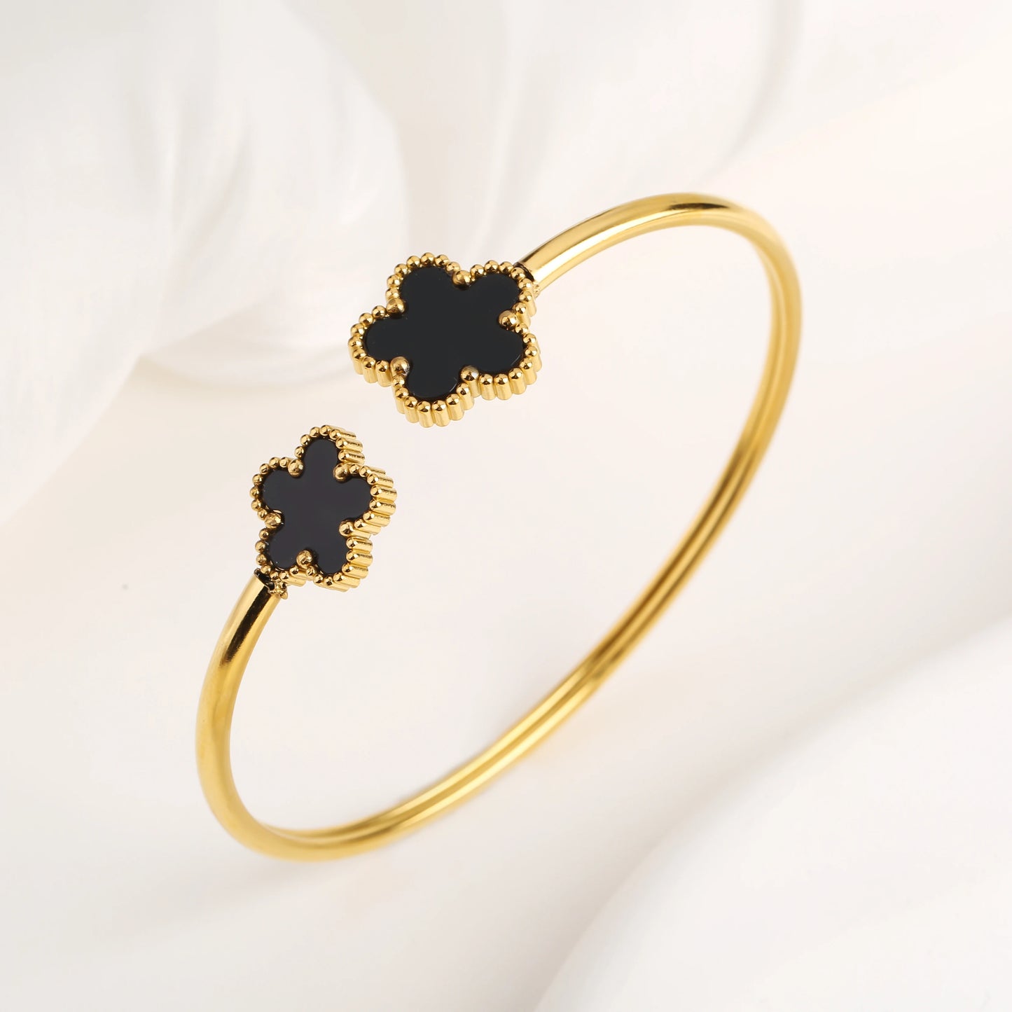 Five-Leaf Clover Open Bangle