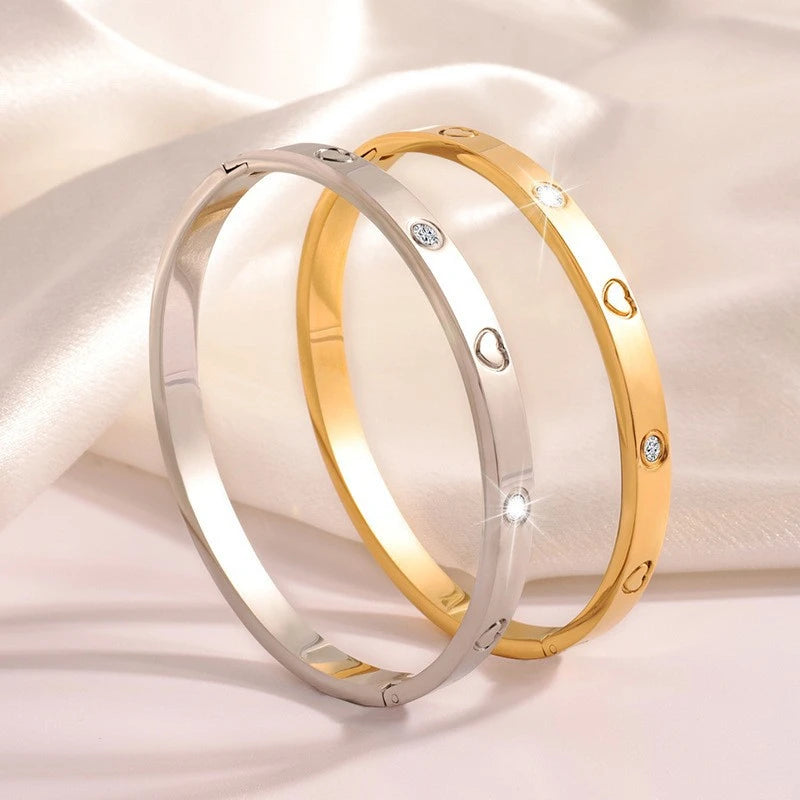 Heart Zircon Bangle