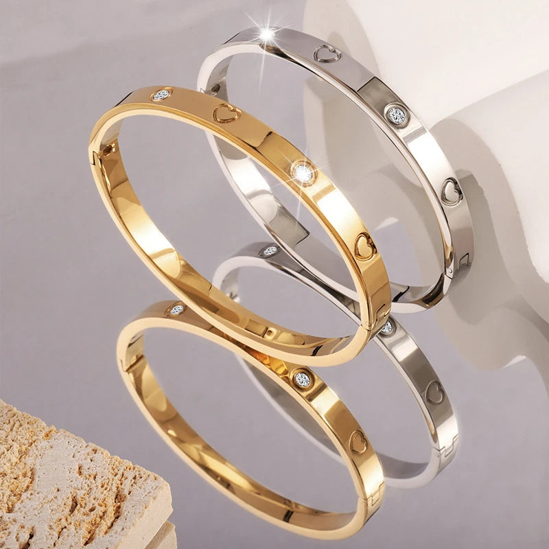 Heart Zircon Bangle