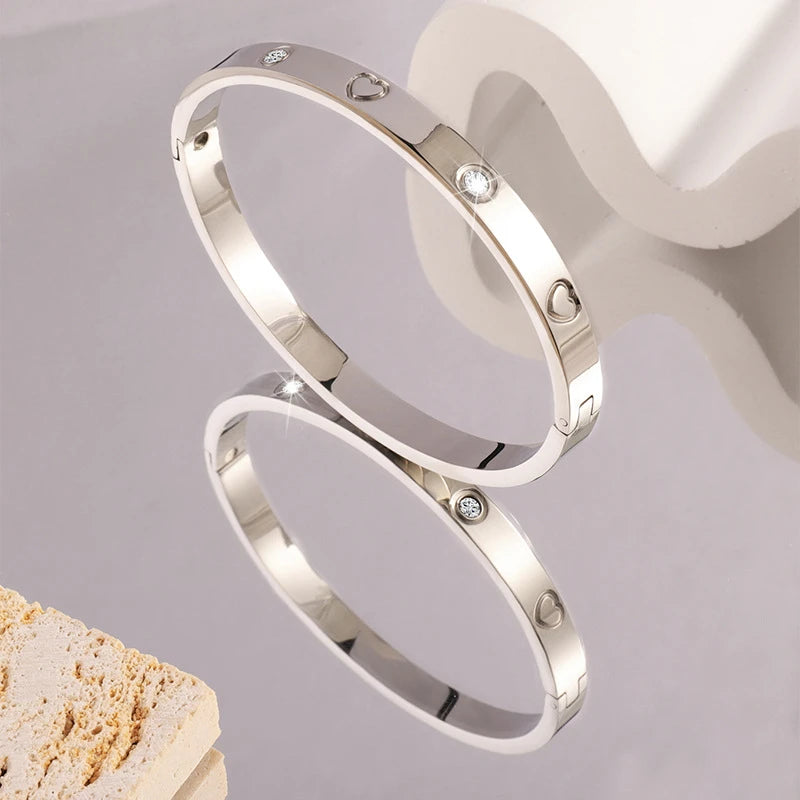 Heart Zircon Bangle